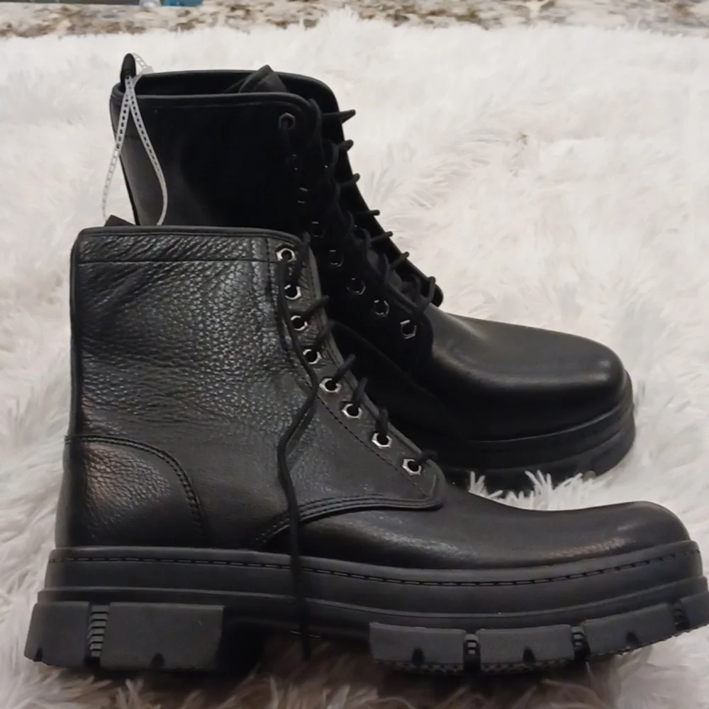 New UGG Men's Ankle Lace Up Boots Vibram Soles & Waterproof Black Leather